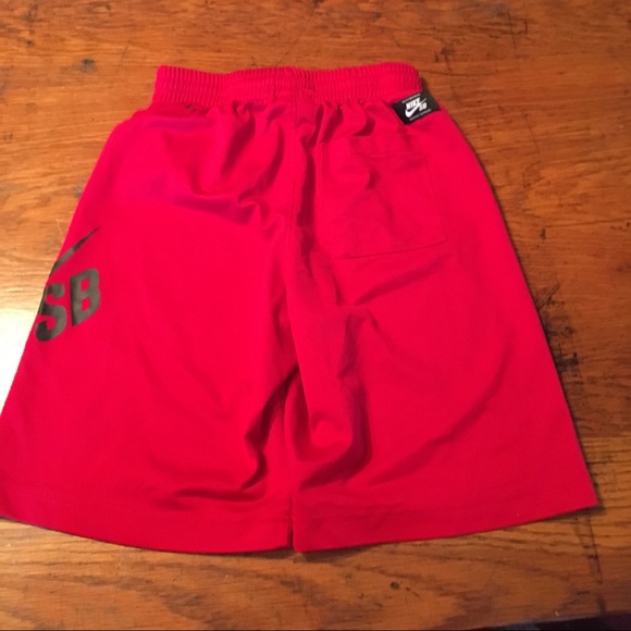 Boys size medium Nike shorts - Picture 2 of 4